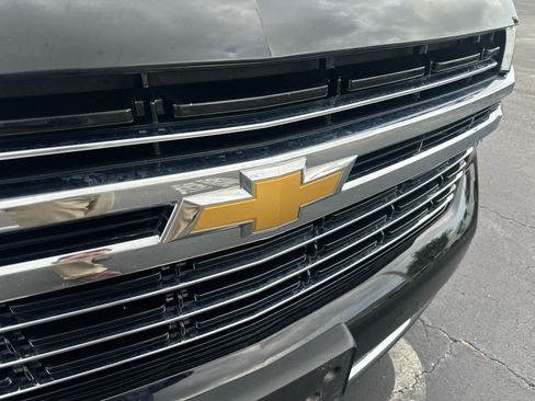 Used 2024 Chevrolet Suburban LT RWD image 8