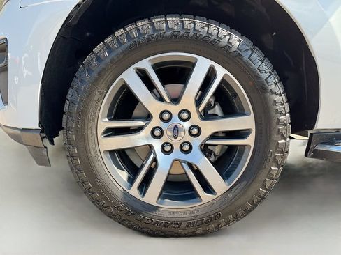 Used 2023 Ford Expedition XLT AWD/4WD image 33