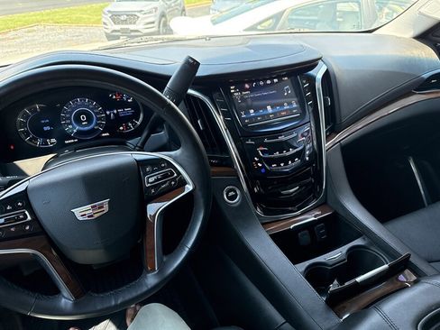 Used 2018 Cadillac Escalade Premium Luxury image 16