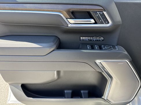 Used 2025 Chevrolet Silverado 1500 High Country image 14