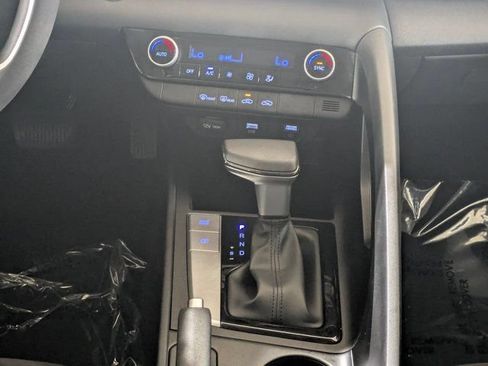 Used 2023 Hyundai Elantra SEL FWD image 17