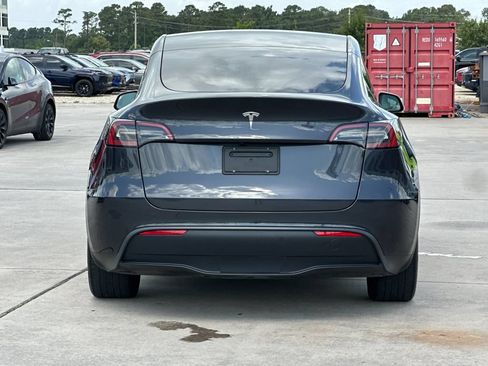 Used 2024 Tesla Model Y Long Range RWD image 4