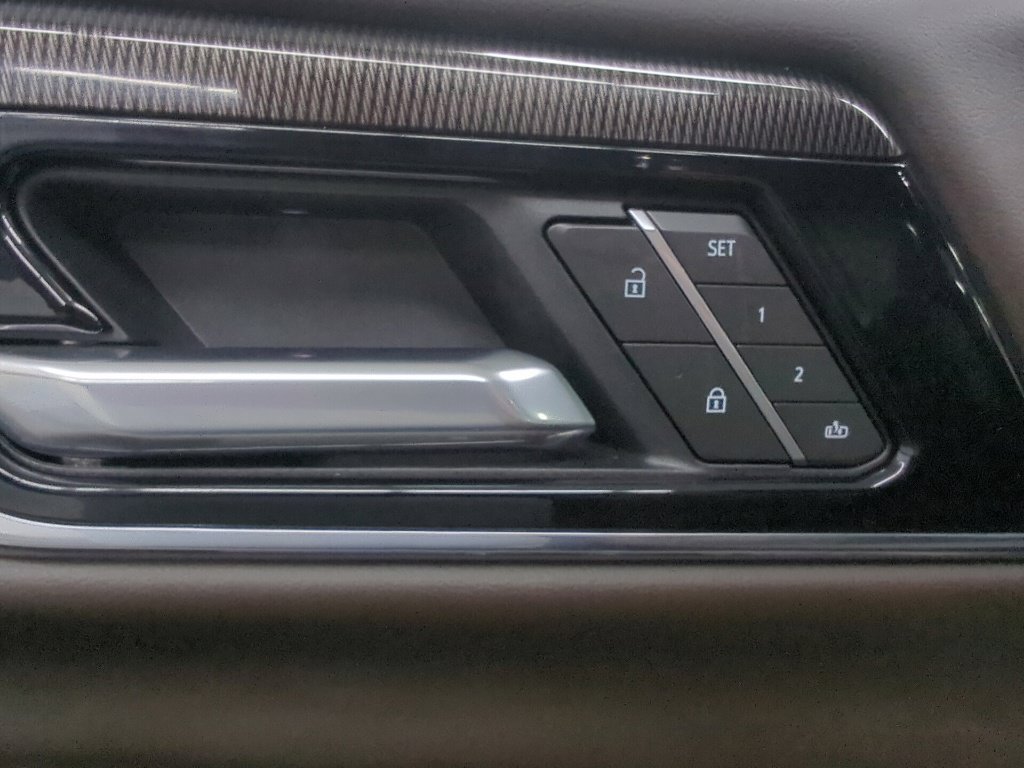 Used 2025 GMC Yukon Elevation AWD/4WD image 12