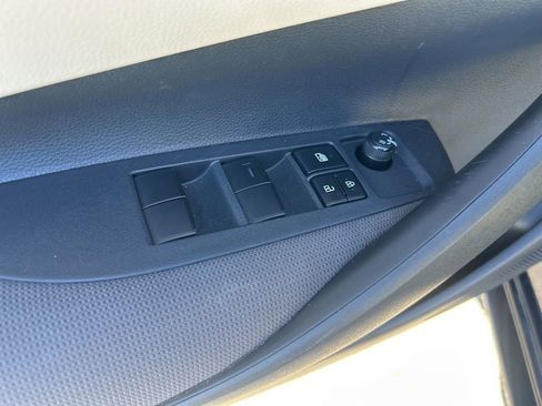 Used 2025 Toyota Corolla LE image 33