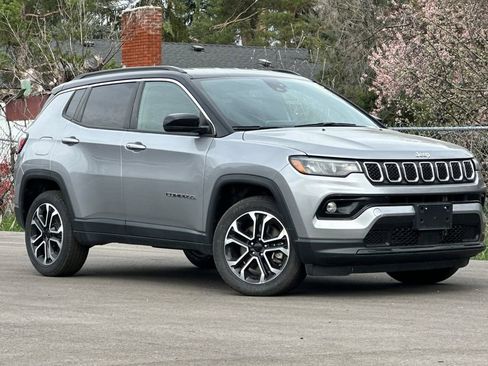 Used 2024 Jeep Compass Limited AWD/4WD image 2