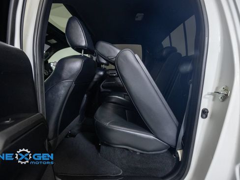 Used 2019 Toyota Tacoma TRD Sport AWD/4WD image 31