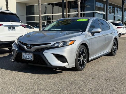Used 2018 Toyota Camry SE w/ Accessory Appearance Package FWD image 7
