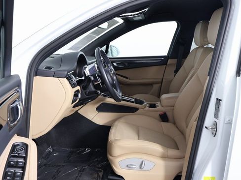 Used 2024 Porsche Macan AWD/4WD image 10