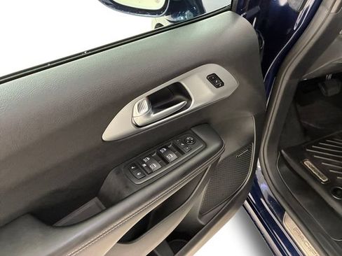 Used 2018 Chrysler Pacifica Limited FWD image 13