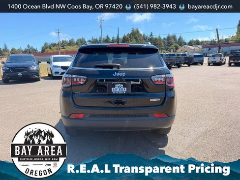 Used 2022 Jeep Compass Latitude FWD image 6