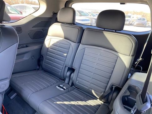 Used 2024 Kia EV9 Land image 14