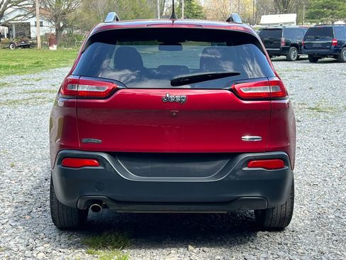 Used 2017 Jeep Cherokee Latitude image 4