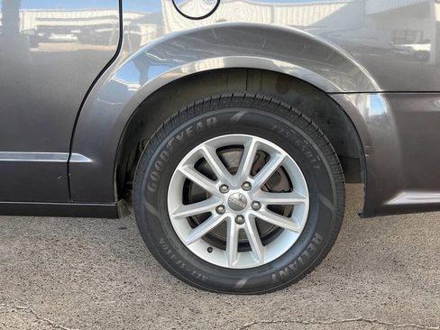 Used 2019 Dodge Grand Caravan SXT image 19