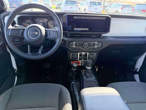 Used 2025 Jeep Wrangler Unlimited Sport AWD/4WD image 3