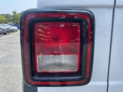 Used 2023 Jeep Wrangler Unlimited Sport AWD/4WD image 10