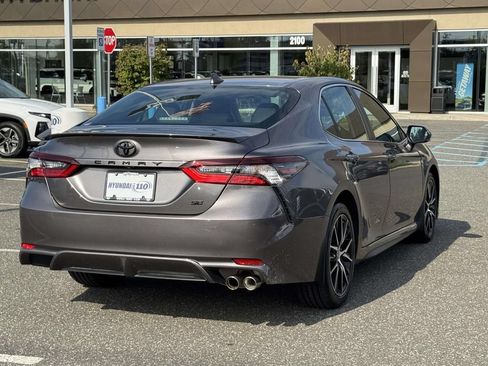 Used 2021 Toyota Camry SE w/ Cold Weather Package FWD image 8