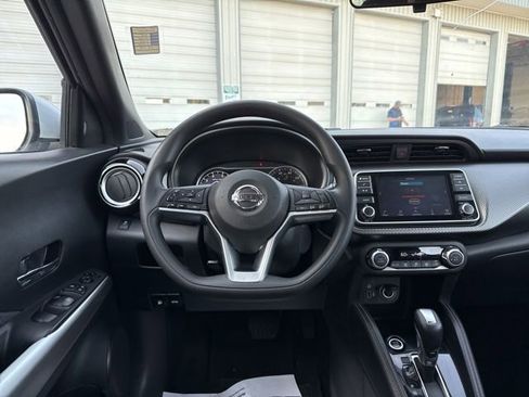 Used 2019 Nissan Kicks SV FWD image 20