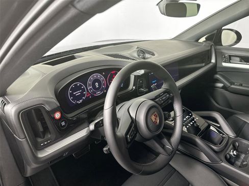 Certified 2026 Porsche Cayenne Coupe AWD/4WD image 4