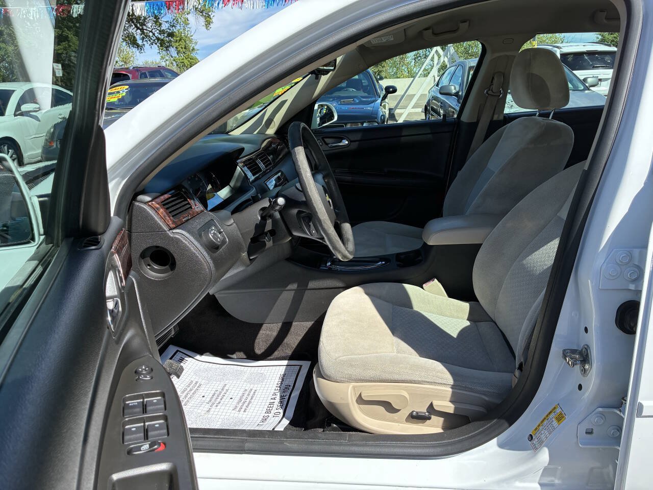 Used 2015 Chevrolet Impala LT FWD image 3