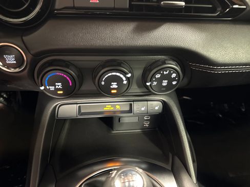 Used 2025 MAZDA MX-5 Miata Club w/ Weather Package RWD image 21