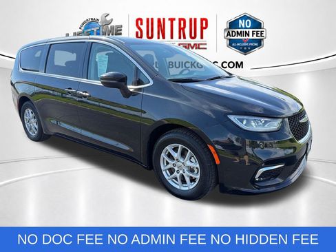 Used 2023 Chrysler Pacifica Touring-L FWD image 8
