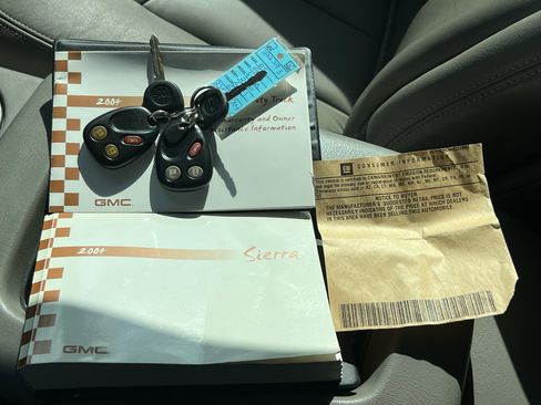 Used 2004 GMC Sierra 2500 SLT w/ Skid Plate Package image 89