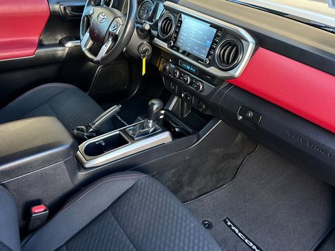 Used 2022 Toyota Tacoma TRD Off-Road image 14