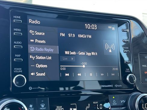 Used 2022 Toyota Highlander XLE FWD image 18