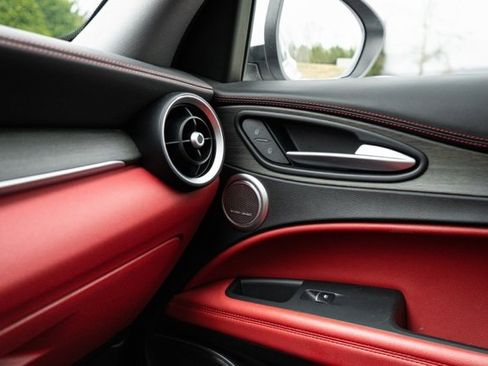 Used 2021 Alfa Romeo Stelvio Ti w/ Premium Package image 29