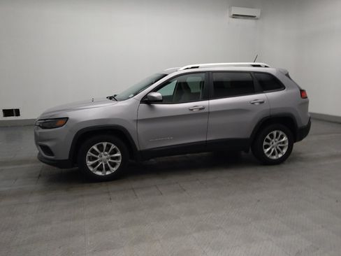 Used 2020 Jeep Cherokee Latitude FWD image 2