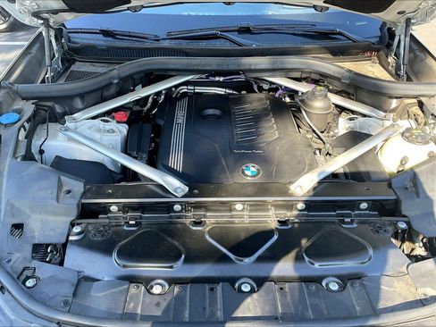 Used 2022 BMW X5 xDrive40i w/ M Sport Package image 12