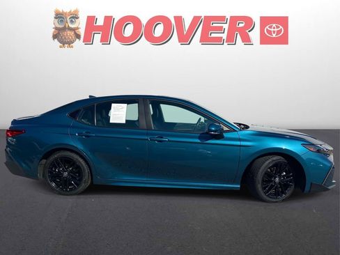 Used 2025 Toyota Camry SE w/ Convenience Package FWD image 2