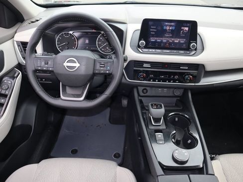 Certified 2025 Nissan Rogue SV AWD/4WD image 14