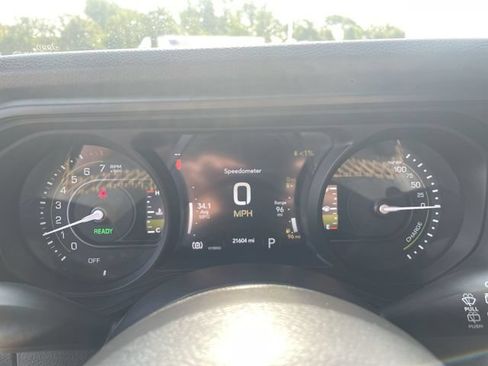Used 2024 Jeep Wrangler Unlimited w/ Convenience Group AWD/4WD image 20