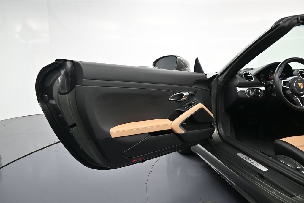 Used 2021 Porsche 718 Boxster RWD image 12