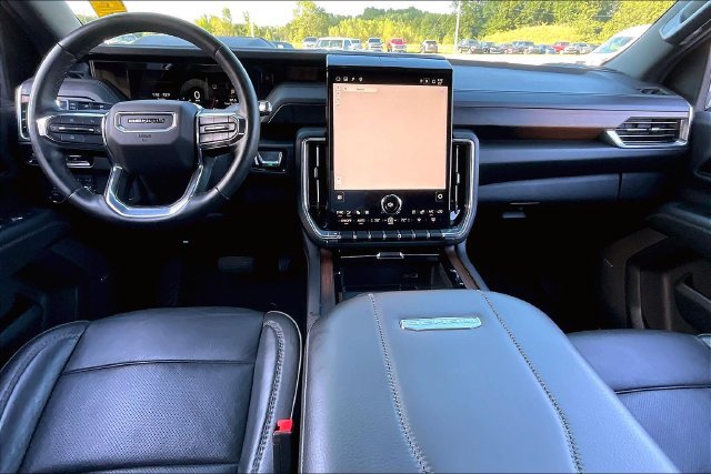 Used 2025 GMC Yukon Denali AWD/4WD image 7