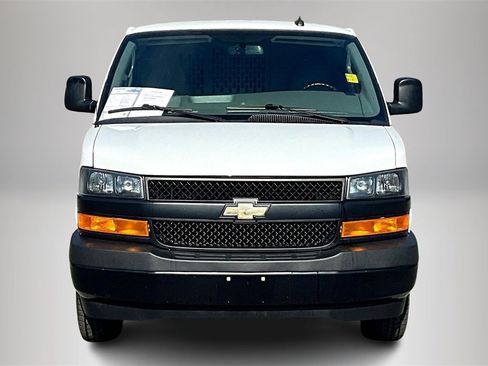 Certified 2022 Chevrolet Express 2500 w/ Driver Convenience Package image 4