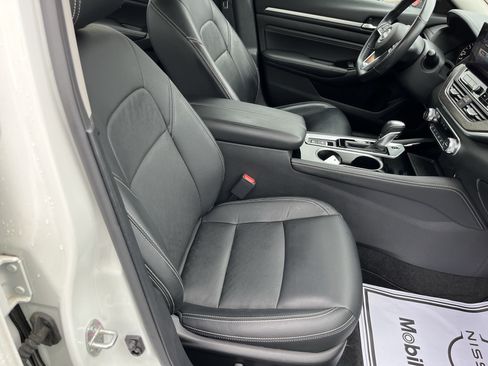 Used 2023 Nissan Altima 2.5 SL AWD/4WD image 3