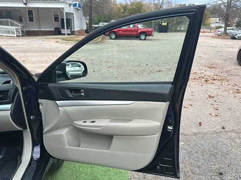 Used 2012 Subaru Outback 2.5i Premium w/ All-Weather Pkg image 23