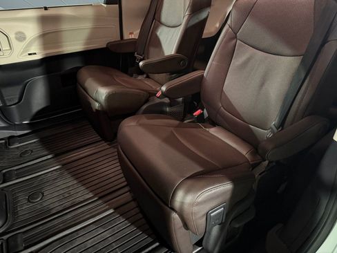 Used 2024 Toyota Sienna Platinum image 15