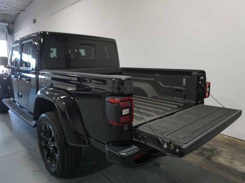 Used 2023 Jeep Gladiator Overland image 4