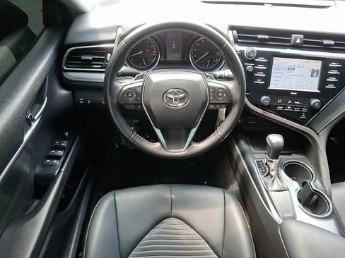 Used 2020 Toyota Camry SE FWD image 11