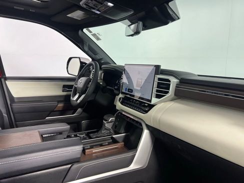 Used 2025 Toyota Sequoia Capstone image 32