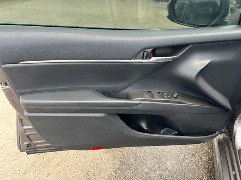 Used 2021 Toyota Camry SE FWD image 19