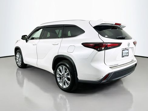 Used 2024 Toyota Highlander Limited AWD/4WD image 5
