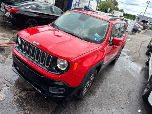 Used 2015 Jeep Renegade Latitude FWD image 3