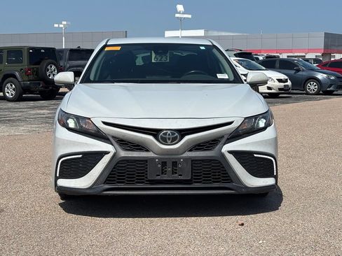 Used 2023 Toyota Camry SE FWD image 3