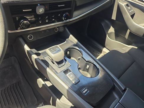 Used 2023 Nissan Rogue S FWD image 13