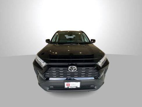 Used 2025 Toyota RAV4 XLE AWD/4WD image 3
