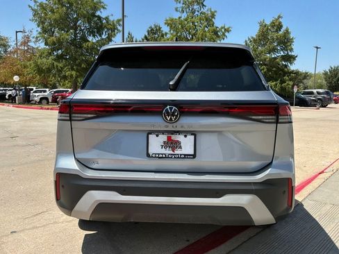 Used 2026 Volkswagen Tiguan SE FWD image 7